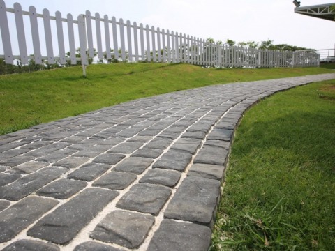 หินเกล็ดตกแต่งพื้นทางเดินสวน